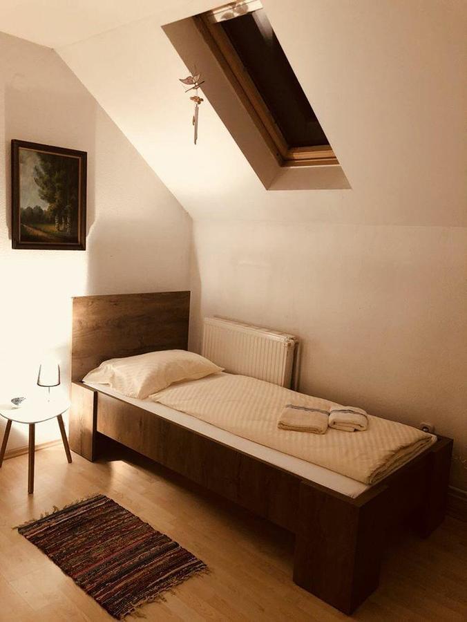 Yellow Fortress Apartment *