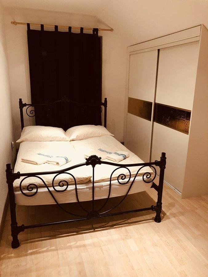 Yellow Fortress Appartement SJJ